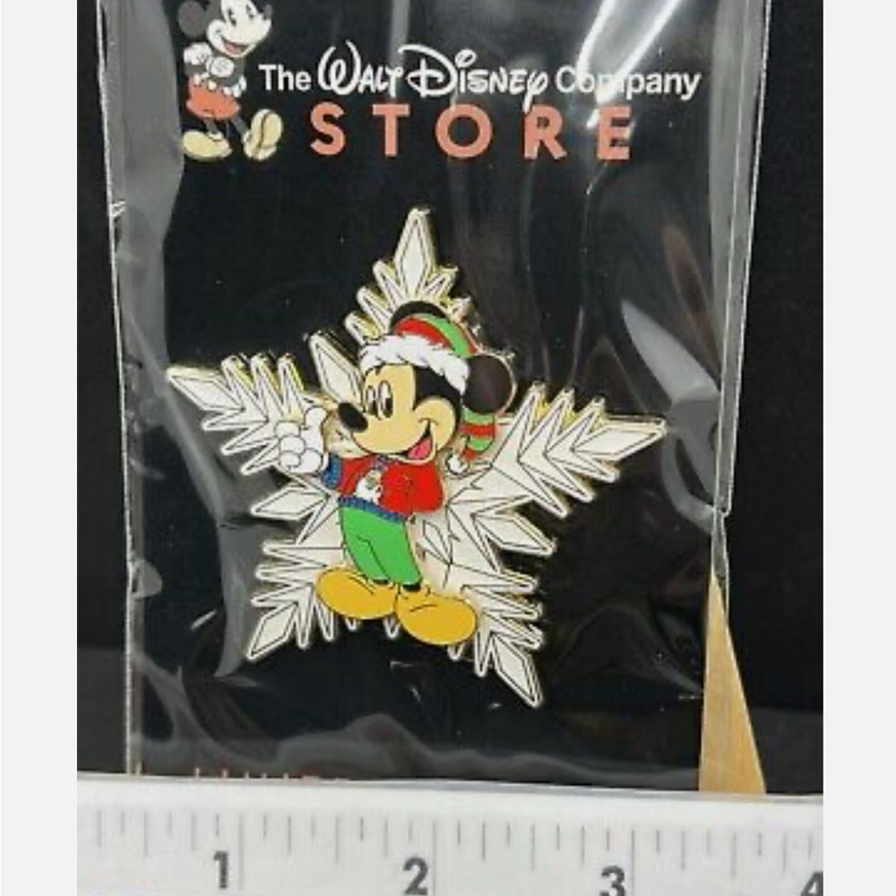 DEC 2024 D23 Jolly Holiday Mickey Mouse Snowflake Limited Edition 250 Pin